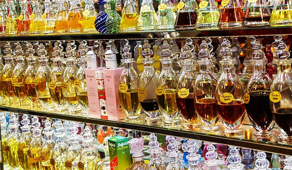 cho-nuoc-hoa-perfume-market-dubai