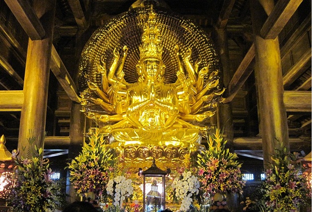 Tượng Phật Quan Âm nặng 90 tấn