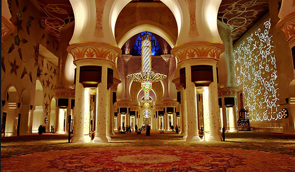 ben-trong-nha-tho-sheikh-zeyed-grand-mosque