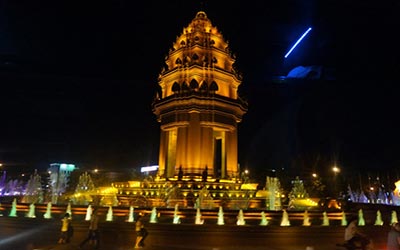 Tham quan tượng đài độc lập, Campuchia - Dulichdisanviet.vn