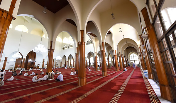ben-trong-nha-tho-hoi-giao-king-faisal-mosque