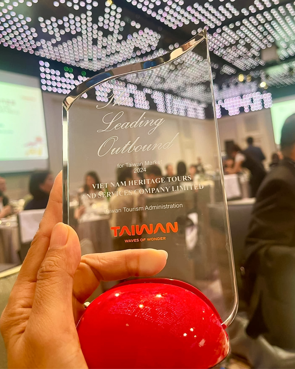 ky-niem-chuong-cong-ty-to-chuc-tour-dai-loan-uy-tin