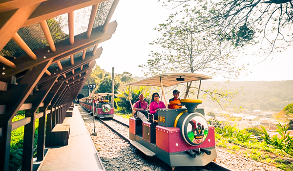 trai-nghiem-tau-dien-co-rail-bike-mountain