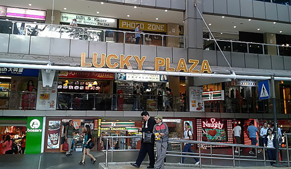 nen-mua-gi-khi-di-du-lich-singapore-lucky-palaza